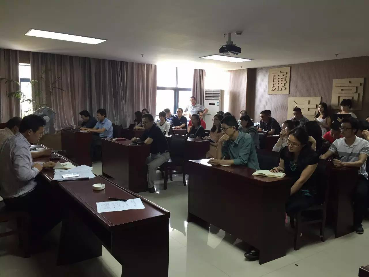 金开集团组织传达学习纪委相关文件精神