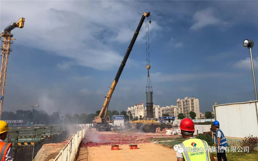 中医药科创城两栋会展中心正式进入钢结结构施工阶段