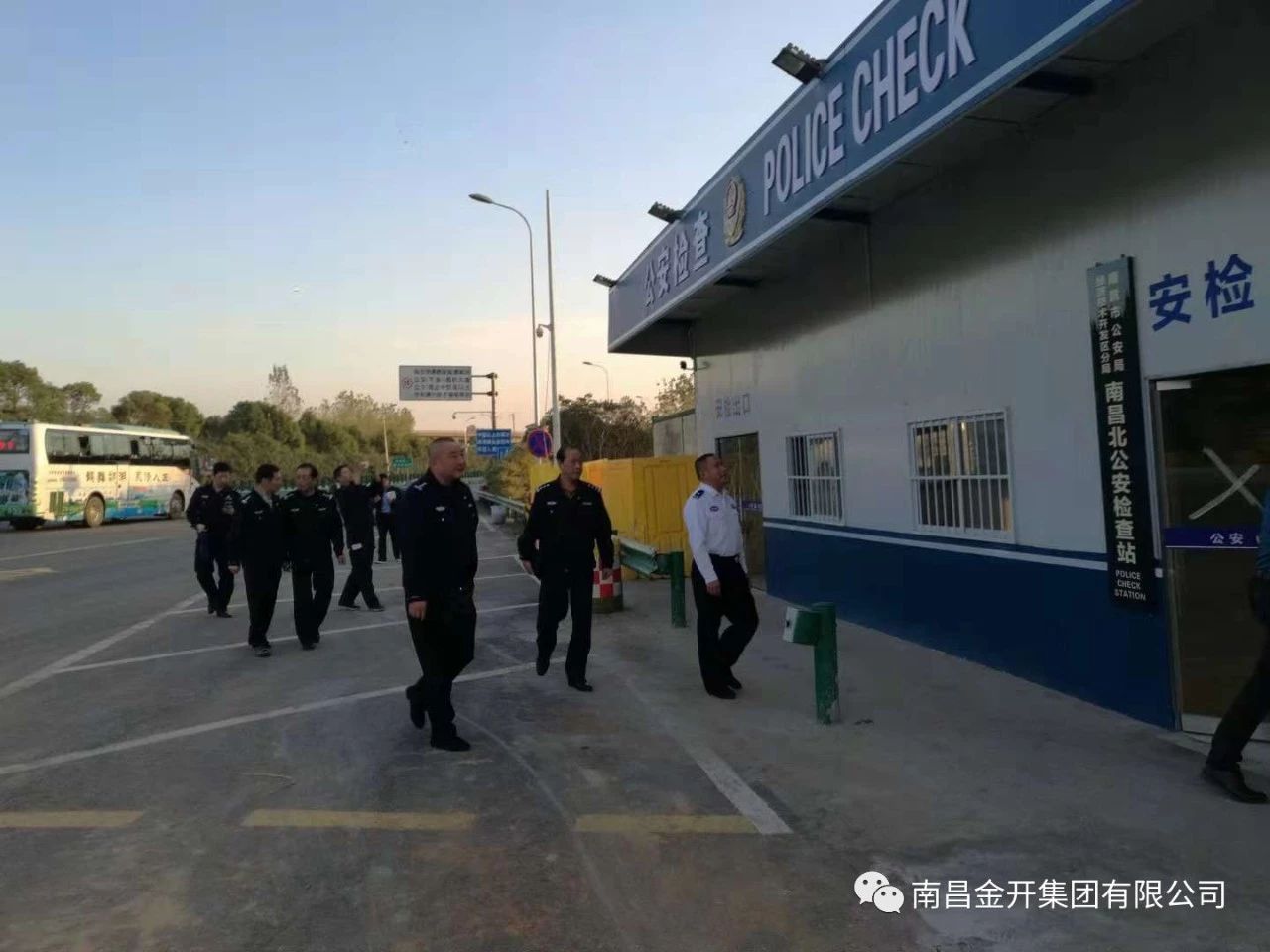 省公安厅治安总队一行调研昌九高速南昌北公安检查站工程