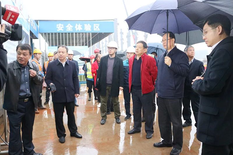 省委常委、常务副省长毛伟明前往中医药科创城进行调研