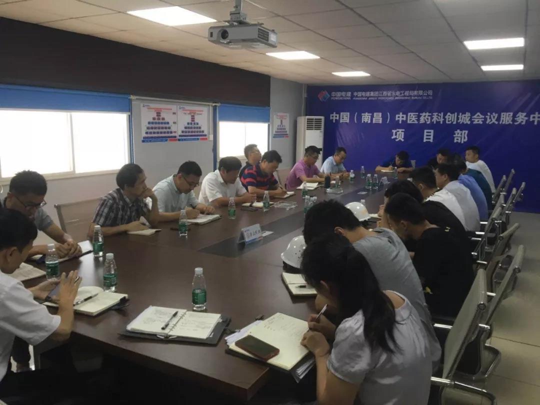 集团董事长谢荣华深入中医药科创城会议服务中心项目调研