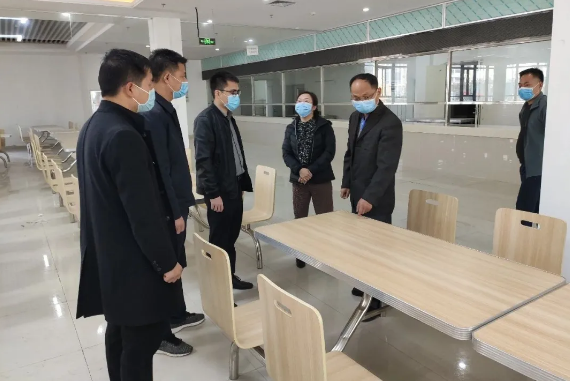 总经济师全面检查中小企业园园区食堂和智能制造产业园