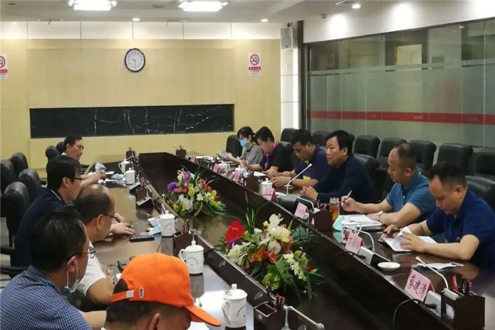 市城管局党委委员吴军一行调研金开集团环卫作业运行情况