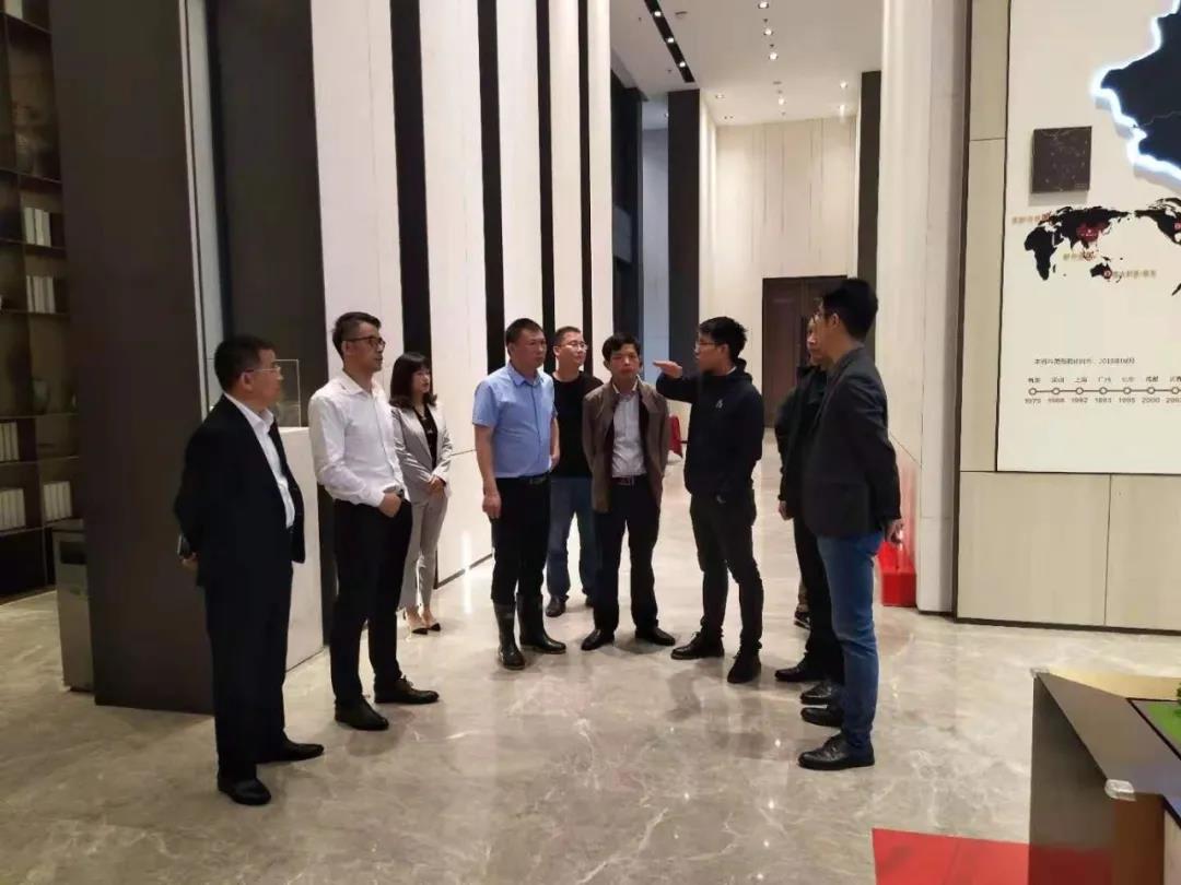 区社发局局长邓水权调研幼儿园装修改造项目