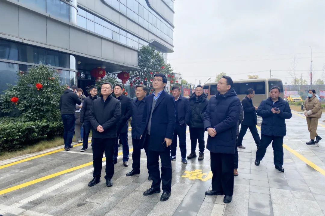 区管委会副主任贺敏率队前往上饶经开区考察学习