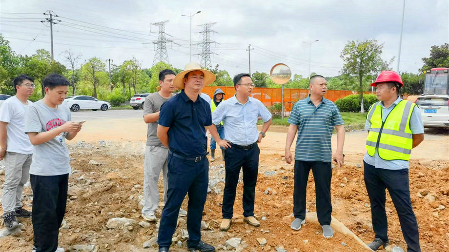 抓实防暑降温举措，筑牢安全质量防线